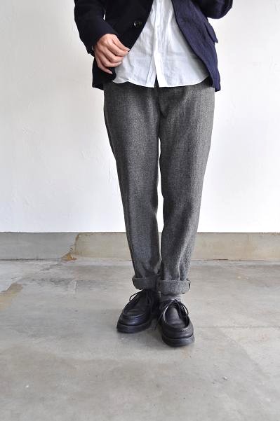 ゴーシュ スパニッシュウールツイル テーパードパンツ