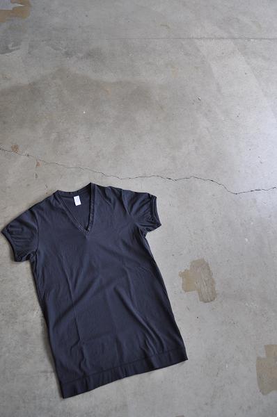 NO CONTROL AIR/ノーコントロールエアー 80/2 ラムココットン 甘編天竺 VネックTシャツ