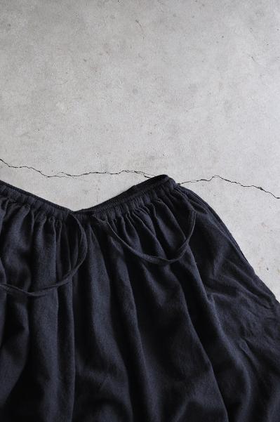 jujudhau/ズーズーダウ GATHER SKIRT(W/C BLACK)/スカート