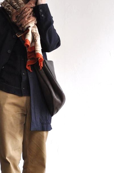 jujudhau/ズーズーダウ ROUND COLLAR(W/C BLACK)