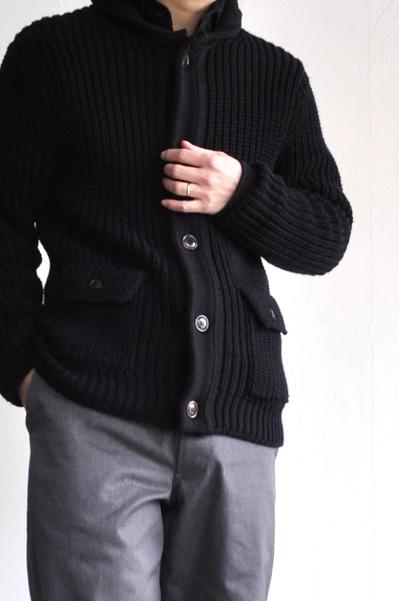 jujudhau/ズーズーダウ ROUND COLLAR(W/C BLACK)