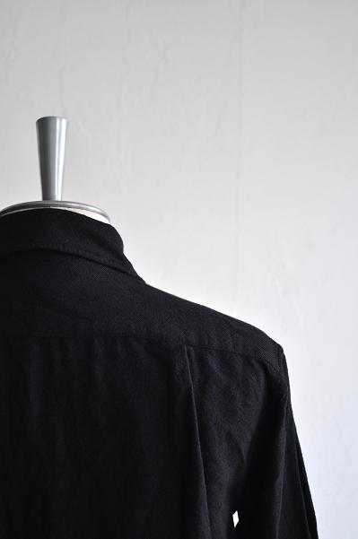 jujudhau/ズーズーダウ ROUND COLLAR(W/C BLACK)