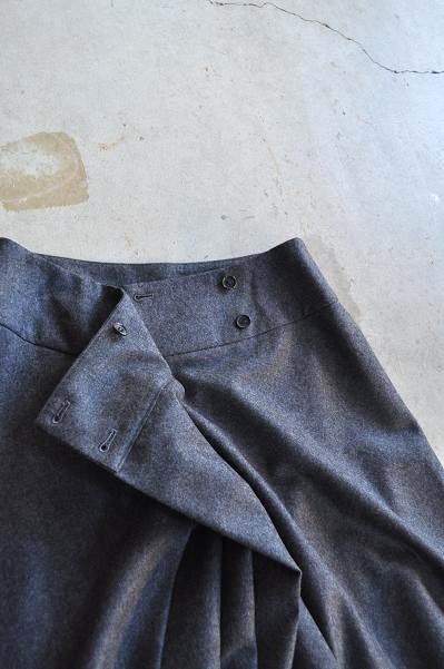 etre Pieds nus/エートル・ピエ・ニュ Sharkskin Wool Flannel Soft Pleats Skirt/スカート