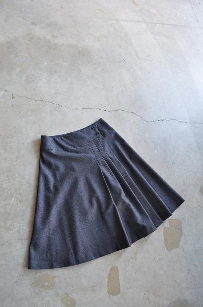 etre Pieds nus/エートル・ピエ・ニュ Sharkskin Wool Flannel Soft Pleats Skirt/スカート