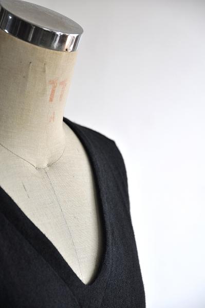 jujudhau/ズーズーダウ V-NECK DRESS(W/C BLACK)