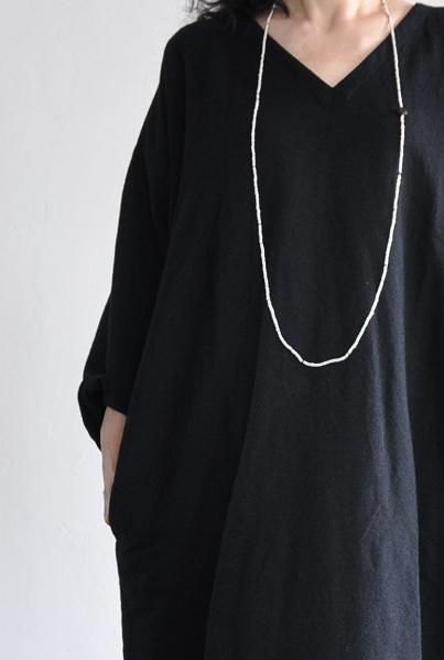 jujudhau/ズーズーダウ V-NECK DRESS(W/C BLACK)